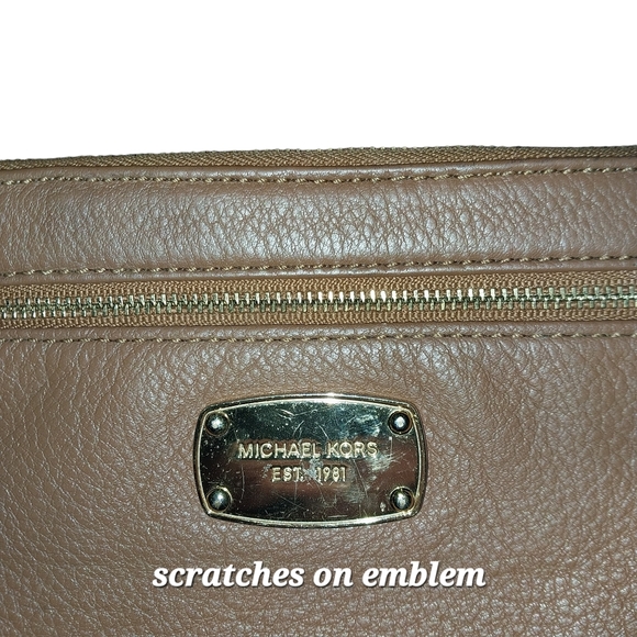 MICHAEL MICHAEL KORS JET SET PEBBLED LEATHER WRISTLET - Picture 3 of 9